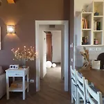 La Briciola فيلة لسا